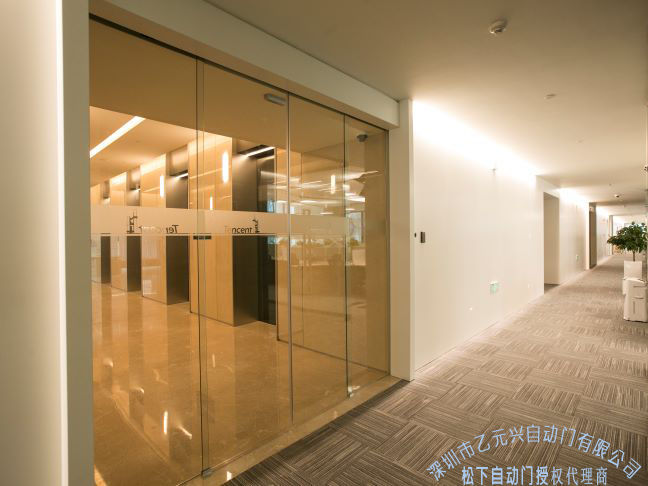 純玻璃自動門-辦公室案例圖片 純玻璃自動門-辦公室案例圖片