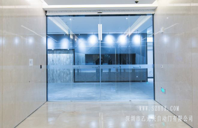 線鋼化玻璃自動(dòng)感應(yīng)門(mén) 線鋼化玻璃自動(dòng)感應(yīng)門(mén)